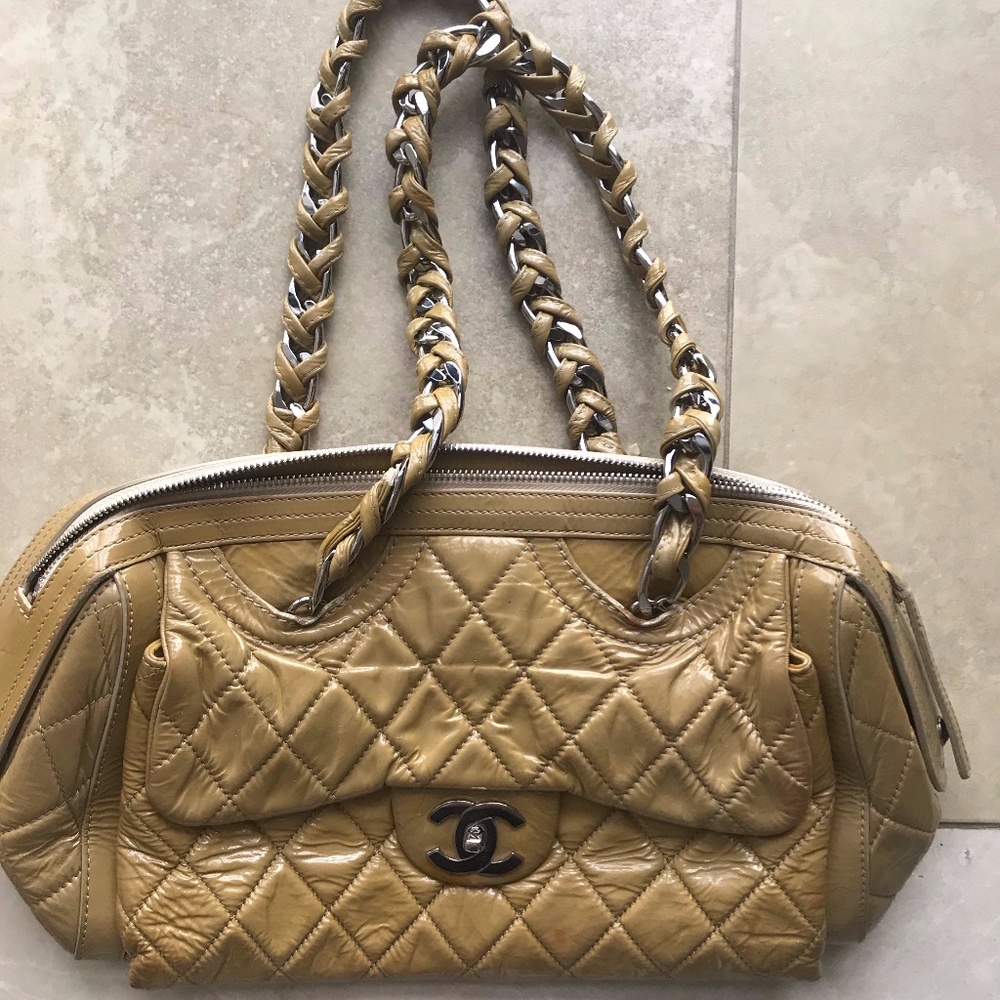 CHANNEL QUILTED BAG - AS IS -